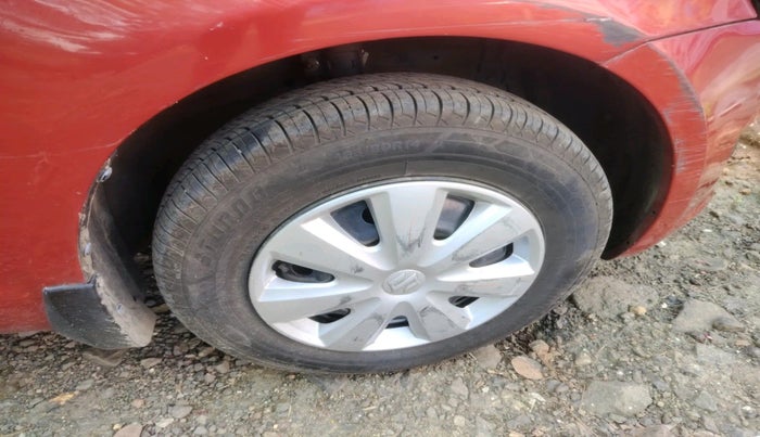 2013 Maruti Swift VXI, Petrol, Manual, 1,08,724 km, tyre