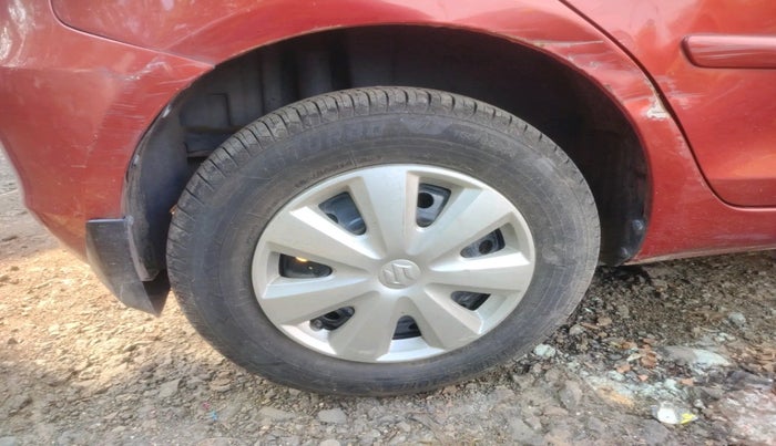 2013 Maruti Swift VXI, Petrol, Manual, 1,08,724 km, tyre