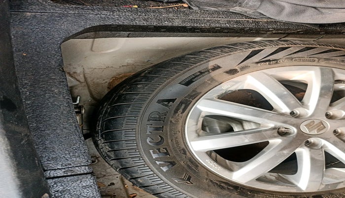 2010 Maruti SX4 ZXI, Petrol, Manual, 1,53,768 km, tyre