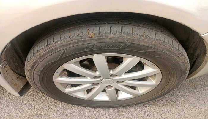 2010 Maruti SX4 ZXI, Petrol, Manual, 1,53,768 km, tyre