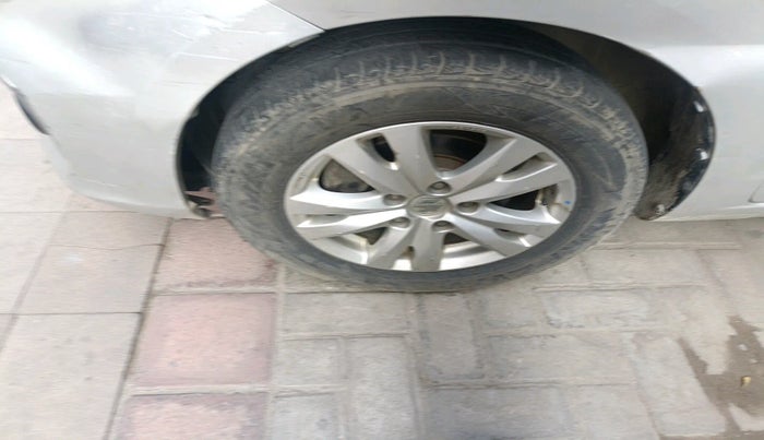 2016 Maruti Ertiga ZXI+, Petrol, Manual, 57,530 km, tyre