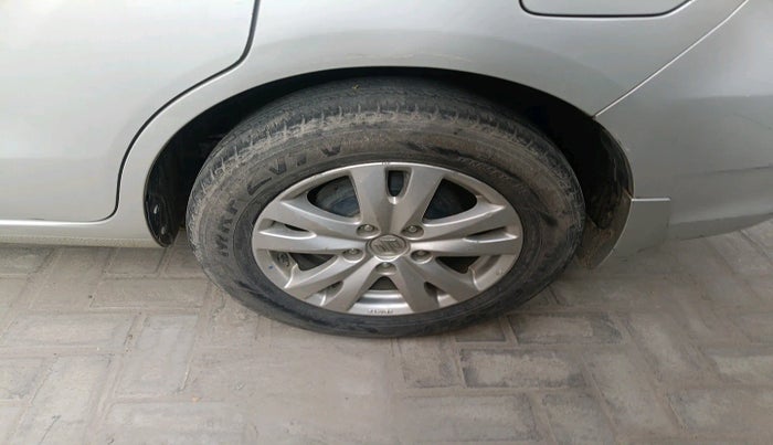 2016 Maruti Ertiga ZXI+, Petrol, Manual, 57,530 km, tyre