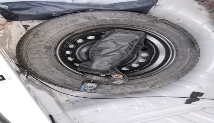 2021 Renault Kwid RXT 1.0 (O), Petrol, Manual, 9,615 km, tyre