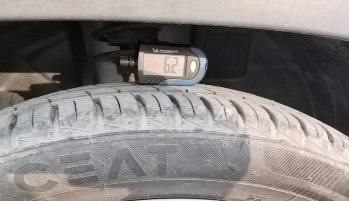 2021 Renault Kwid RXT 1.0 (O), Petrol, Manual, 9,615 km, tyre