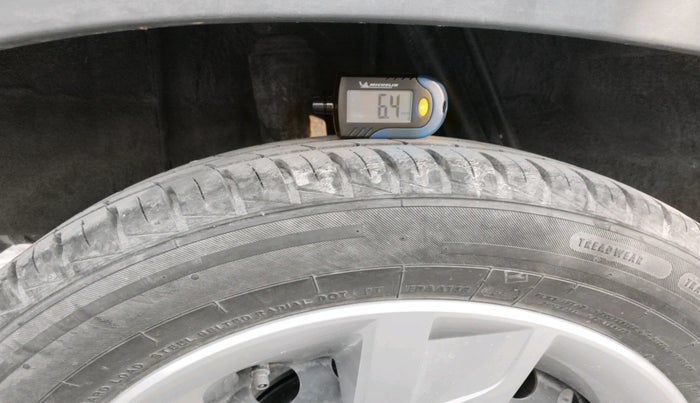 2021 Renault Kwid RXT 1.0 (O), Petrol, Manual, 9,615 km, tyre