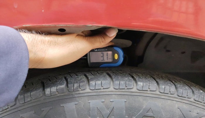 2017 Mahindra Kuv100 K2 D 6 STR, Diesel, Manual, 1,60,277 km, tyre