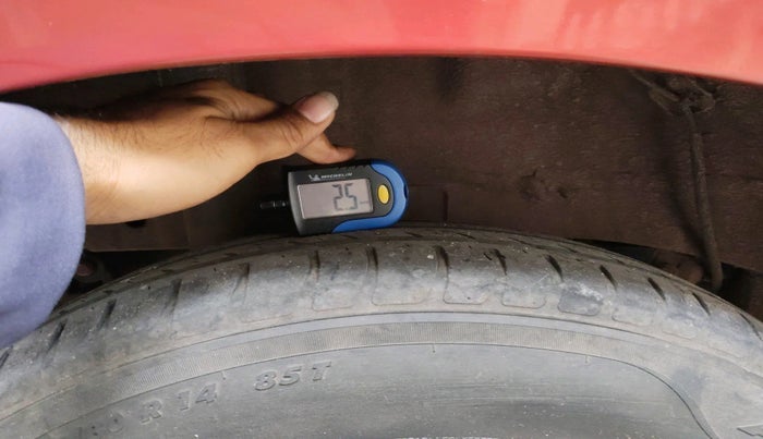 2017 Mahindra Kuv100 K2 D 6 STR, Diesel, Manual, 1,60,277 km, tyre