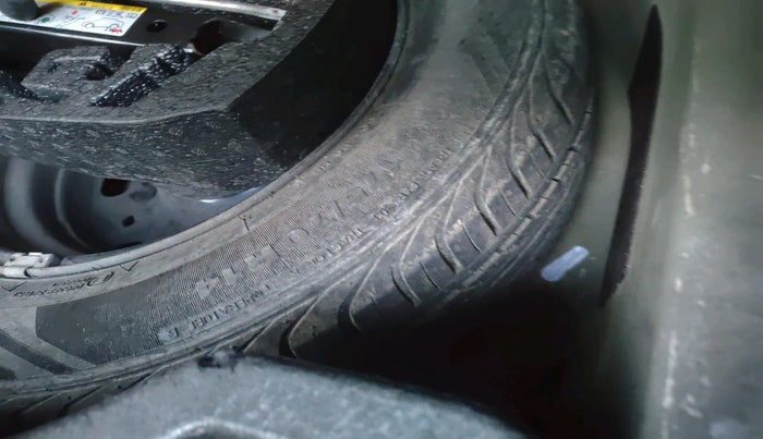 2014 Skoda Rapid ELEGANCE 1.6 TDI CR MT, Diesel, Manual, 1,03,485 km, tyre