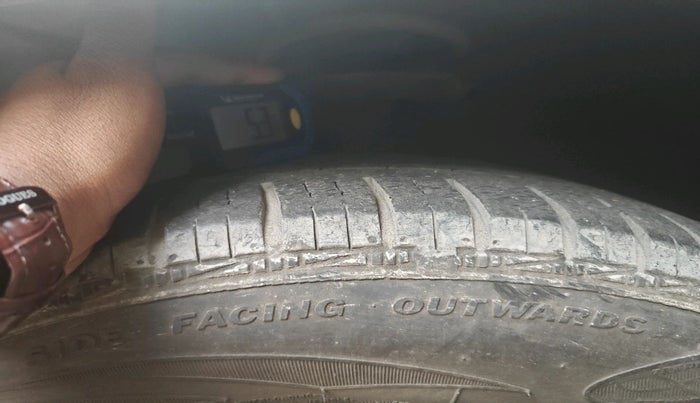 2014 Maruti Ertiga VXI CNG, Petrol, Manual, 1,05,943 km, tyre