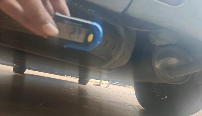 2014 Maruti Ertiga VXI CNG, Petrol, Manual, 1,05,943 km, tyre