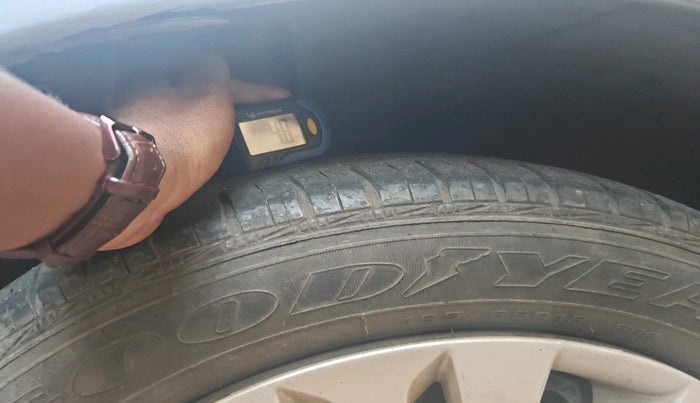 2014 Maruti Ertiga VXI CNG, Petrol, Manual, 1,05,943 km, tyre