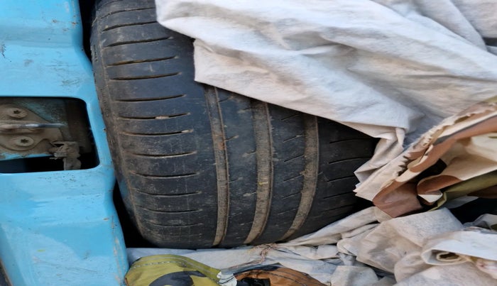 2015 Datsun Go A, Petrol, Manual, 89,057 km, tyre