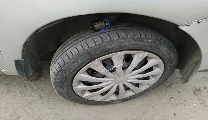 2013 Maruti Wagon R 1.0 VXI, Petrol, Manual, 1,32,454 km, tyre