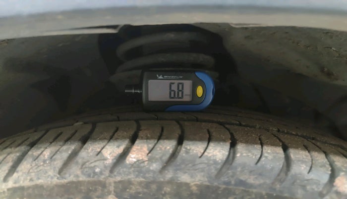 2020 Mahindra XUV300 W8 1.2 PETROL, Petrol, Manual, 15,619 km, tyre