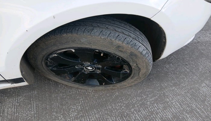 2011 Skoda Superb ELEGANCE 2.0 TDI CR AT, Diesel, Automatic, 1,25,086 km, tyre