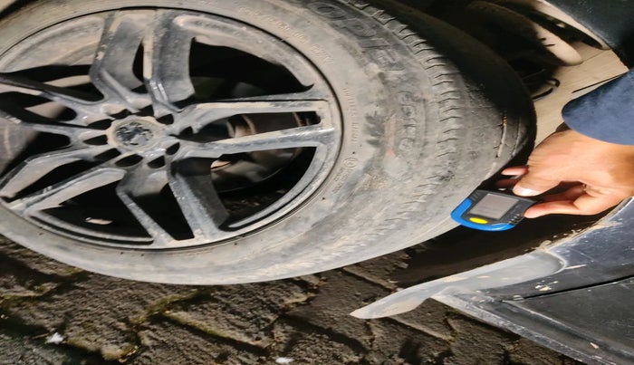 2011 Volkswagen Polo TRENDLINE 1.2L PETROL, Petrol, Manual, 1,27,666 km, tyre