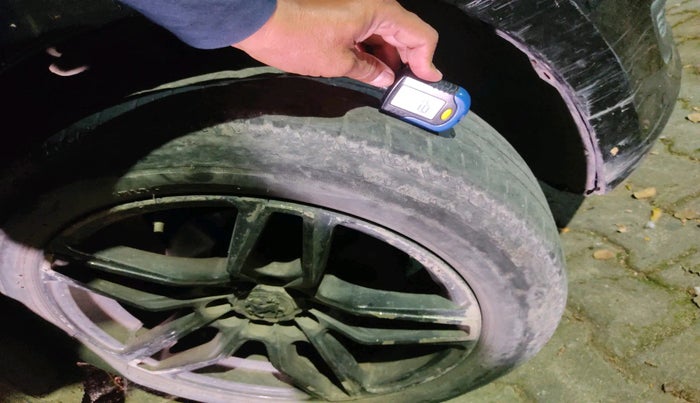 2011 Volkswagen Polo TRENDLINE 1.2L PETROL, Petrol, Manual, 1,27,666 km, tyre