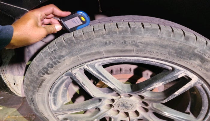 2011 Volkswagen Polo TRENDLINE 1.2L PETROL, Petrol, Manual, 1,27,666 km, tyre