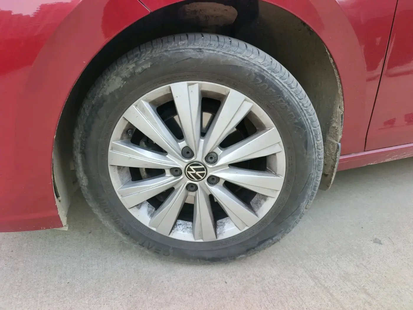 2022 Volkswagen VIRTUS HIGHLINE TSI 1.0 MT, Petrol, Manual, 35,769 km, tyre