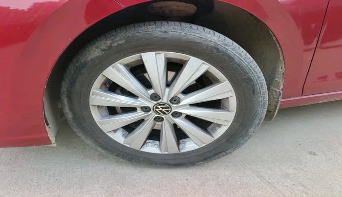 2022 Volkswagen VIRTUS HIGHLINE TSI 1.0 MT, Petrol, Manual, 35,769 km, tyre