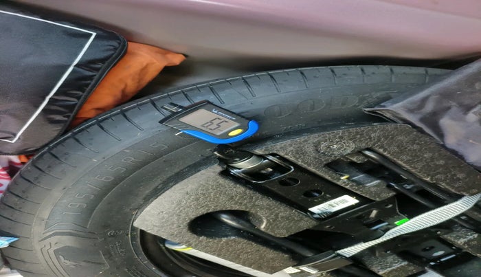 2022 Volkswagen VIRTUS HIGHLINE TSI 1.0 MT, Petrol, Manual, 35,769 km, tyre