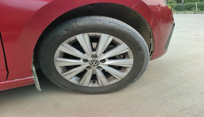 2022 Volkswagen VIRTUS HIGHLINE TSI 1.0 MT, Petrol, Manual, 35,769 km, tyre