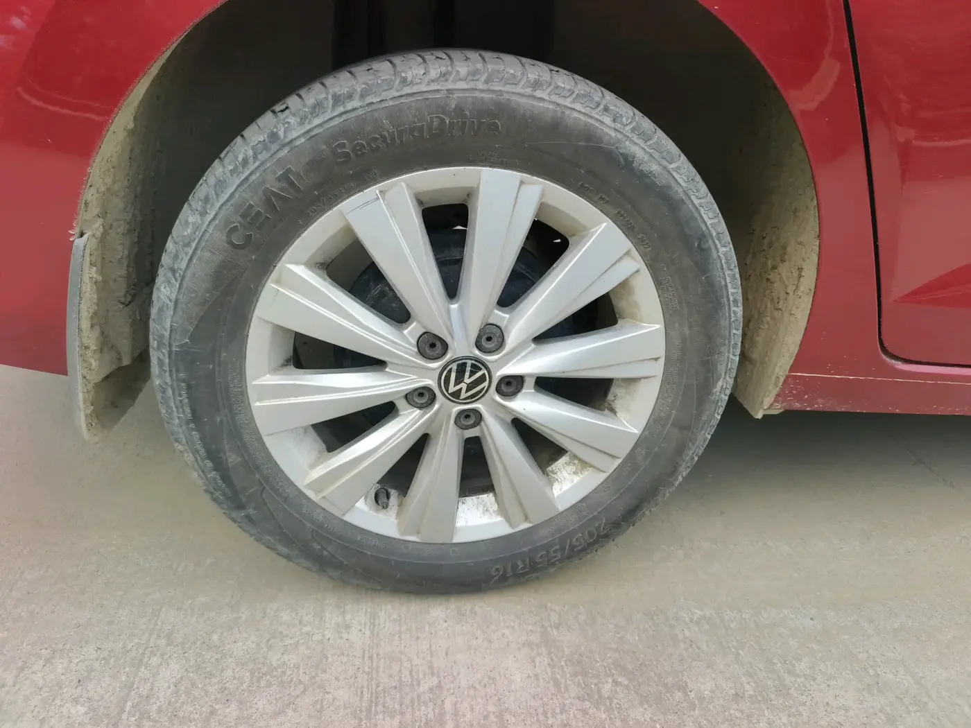 2022 Volkswagen VIRTUS HIGHLINE TSI 1.0 MT, Petrol, Manual, 35,769 km, tyre