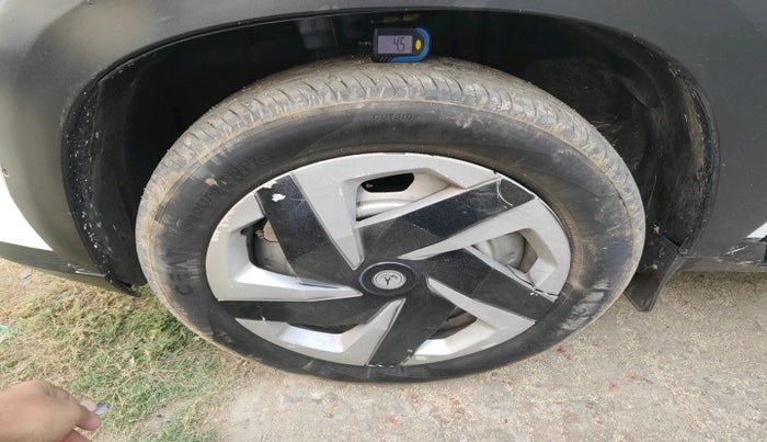 2023 Nissan MAGNITE XE, Petrol, Manual, 10,932 km, tyre