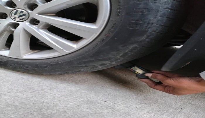 2013 Volkswagen Polo HIGHLINE1.2L, Petrol, Manual, 80,970 km, tyre