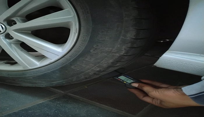 2013 Volkswagen Polo HIGHLINE1.2L, Petrol, Manual, 80,970 km, tyre