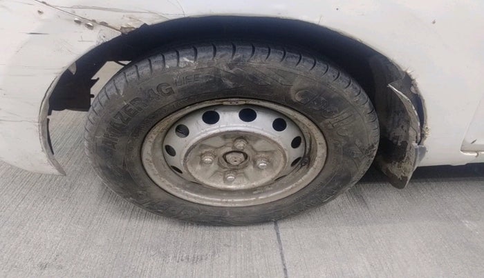 2017 Hyundai Eon ERA +, Petrol, Manual, 67,840 km, tyre