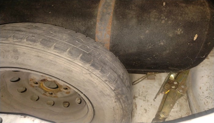 2017 Hyundai Eon ERA +, Petrol, Manual, 67,840 km, tyre