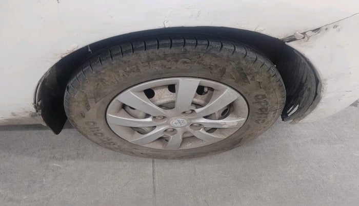 2017 Hyundai Eon ERA +, Petrol, Manual, 67,840 km, tyre