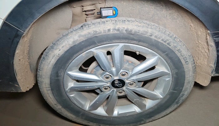 2018 Hyundai Creta SX 1.6 DIESEL, Diesel, Manual, 1,43,832 km, tyre