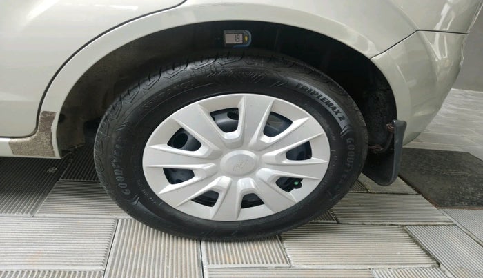 2015 Ford Figo EXI 1.2 PETROL, Petrol, Manual, 1,04,918 km, tyre