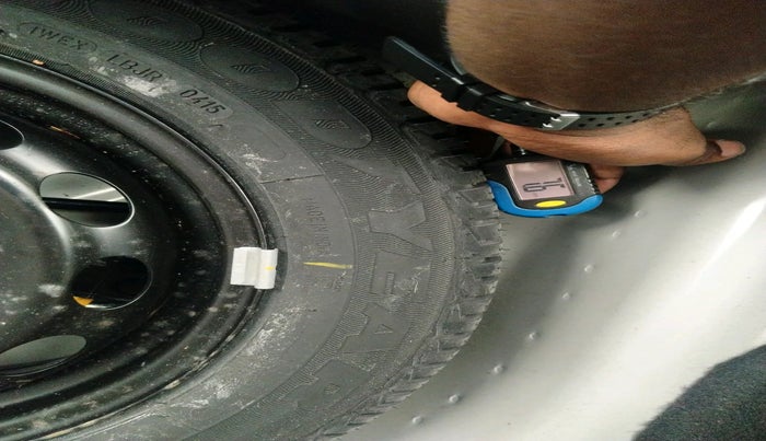 2015 Ford Figo EXI 1.2 PETROL, Petrol, Manual, 1,04,918 km, tyre