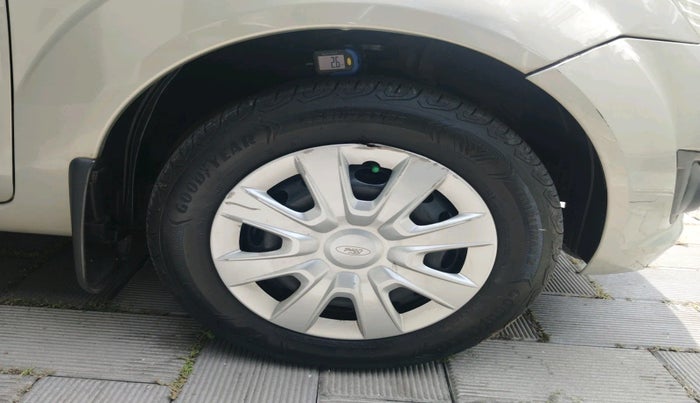 2015 Ford Figo EXI 1.2 PETROL, Petrol, Manual, 1,04,918 km, tyre