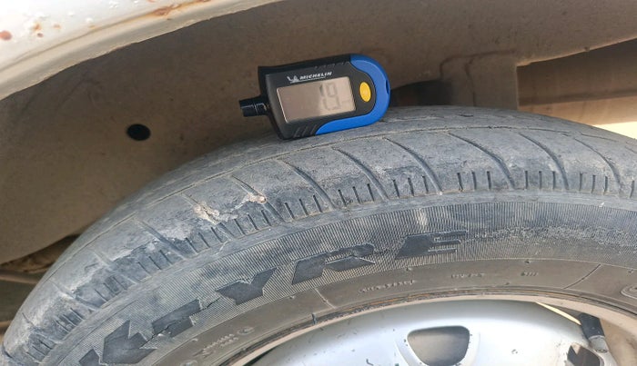 2015 Maruti Eeco 5 STR CNG WITH HTR, Petrol, Manual, 1,62,986 km, tyre