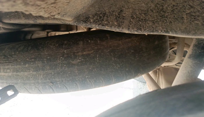 2015 Maruti Eeco 5 STR CNG WITH HTR, Petrol, Manual, 1,62,986 km, tyre