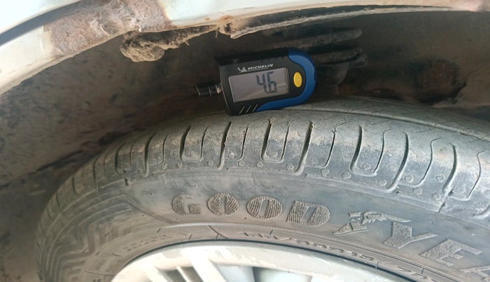 2015 Maruti Eeco 5 STR CNG WITH HTR, Petrol, Manual, 1,62,986 km, tyre