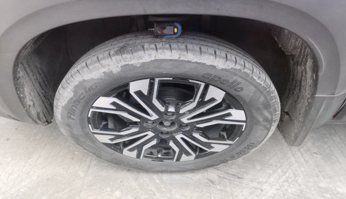 2021 Renault Kiger RXZ MT DUAL TONE, Petrol, Manual, 65,941 km, tyre