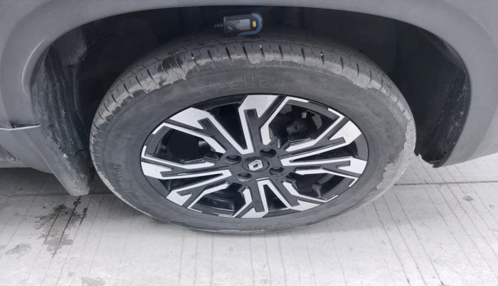 2021 Renault Kiger RXZ MT DUAL TONE, Petrol, Manual, 65,941 km, tyre