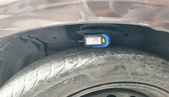 2017 Maruti Ciaz DELTA DIESEL 1.3, Diesel, Manual, 2,32,420 km, tyre