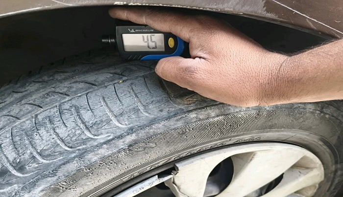 2017 Maruti Ciaz DELTA DIESEL 1.3, Diesel, Manual, 2,32,420 km, tyre