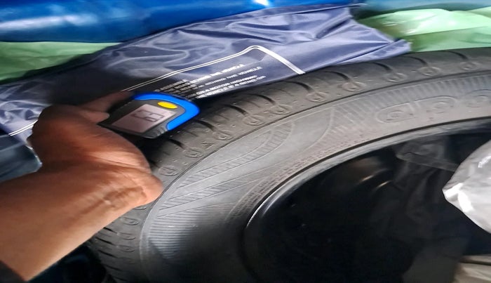 2020 Renault Kwid CLIMBER 1.0 AMT (O), Petrol, Automatic, 18,217 km, tyre