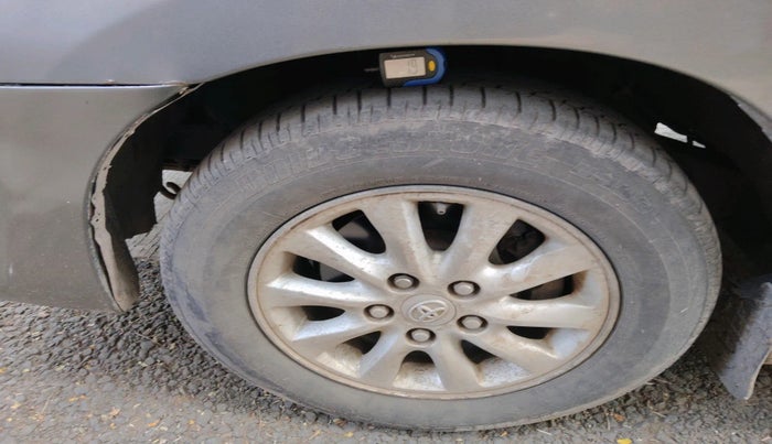 2013 Toyota Innova 2.5 VX 8 STR, Diesel, Manual, 81,613 km, tyre