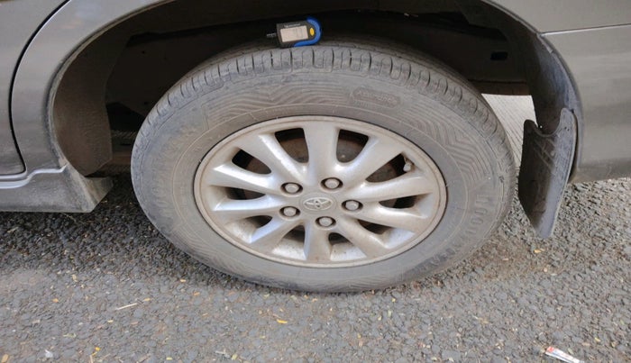 2013 Toyota Innova 2.5 VX 8 STR, Diesel, Manual, 81,613 km, tyre