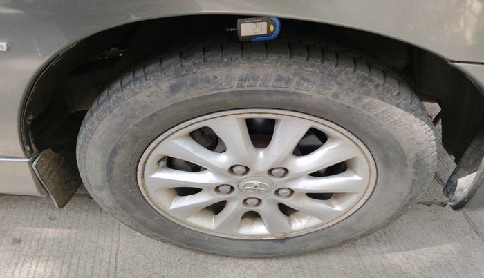 2013 Toyota Innova 2.5 VX 8 STR, Diesel, Manual, 81,613 km, tyre