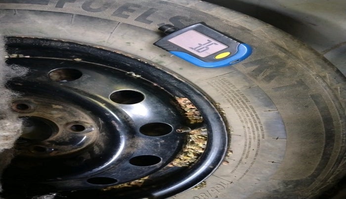 2014 Maruti Swift VDI, Diesel, Manual, 2,10,088 km, tyre