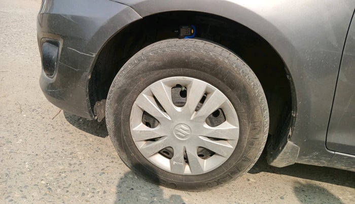 2014 Maruti Swift Dzire VXI, Petrol, Manual, 52,592 km, tyre